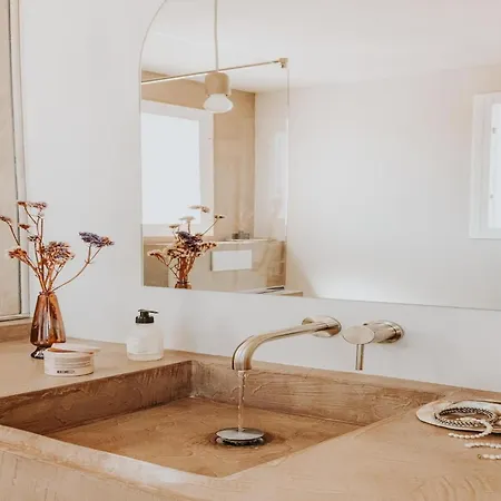 Boutique With Heated Pool كالا فاديلا