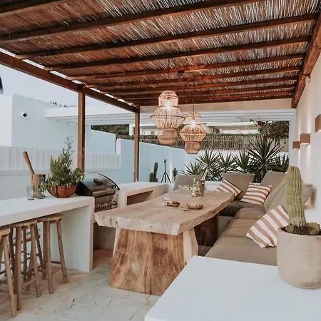Boutique With Heated Pool كالا فاديلا